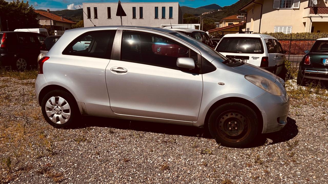 Toyota Yaris 1.0 3 porte Sol