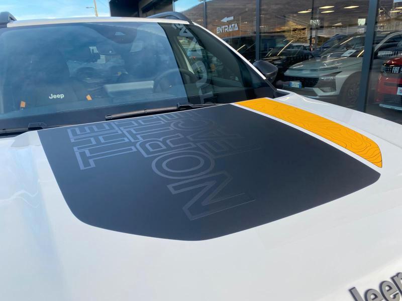 Jeep Avenger 1.2 turbo e-hybrid mhev The North Face 4xe 145cv edct6