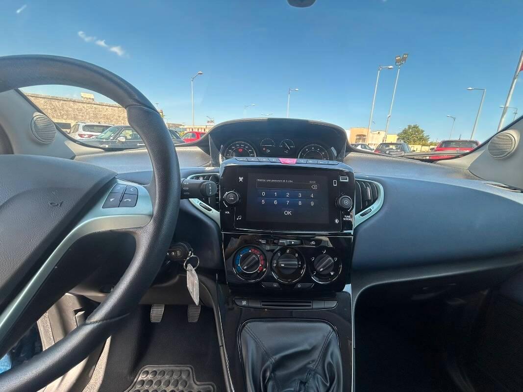 Lancia Ypsilon III 1.0 firefly hybrid Platino s&s 70cv