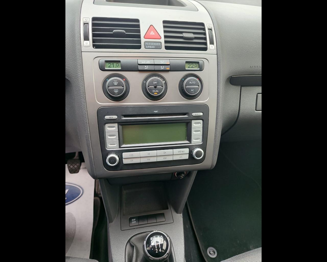 VOLKSWAGEN Touran - 2.0 Conceptline Ecofuel