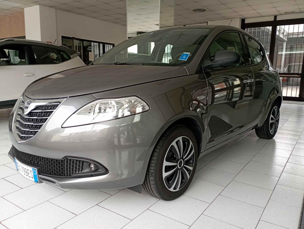 Lancia Ypsilon 1.2 69 CV 5 porte S&S Platinum