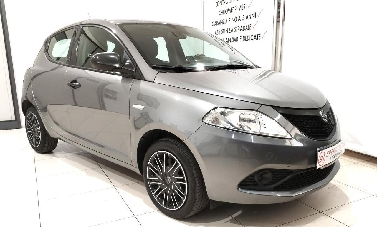 Lancia Ypsilon 1.0 FireFly 5 porte S&S Hybrid Ecochic Silver