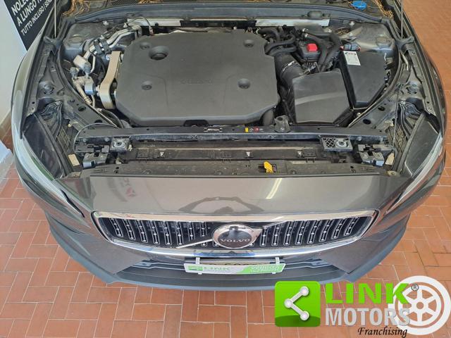 VOLVO V60 Cross Country 2.0 B4 D 211H 195 MHEV HYBRID PLUS AWD AUTOMATICA