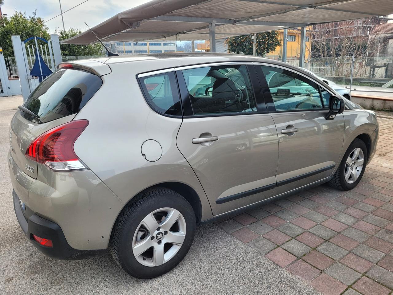 Peugeot 3008 1.6 HDi 115CV Allure