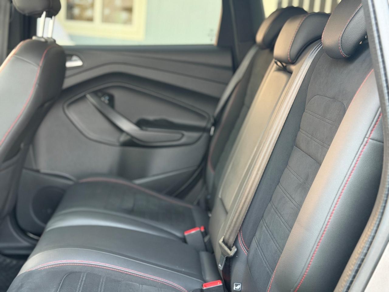 Ford Kuga 2.0 TDCI 150 CV S&S 4WD Powershift ST-Line