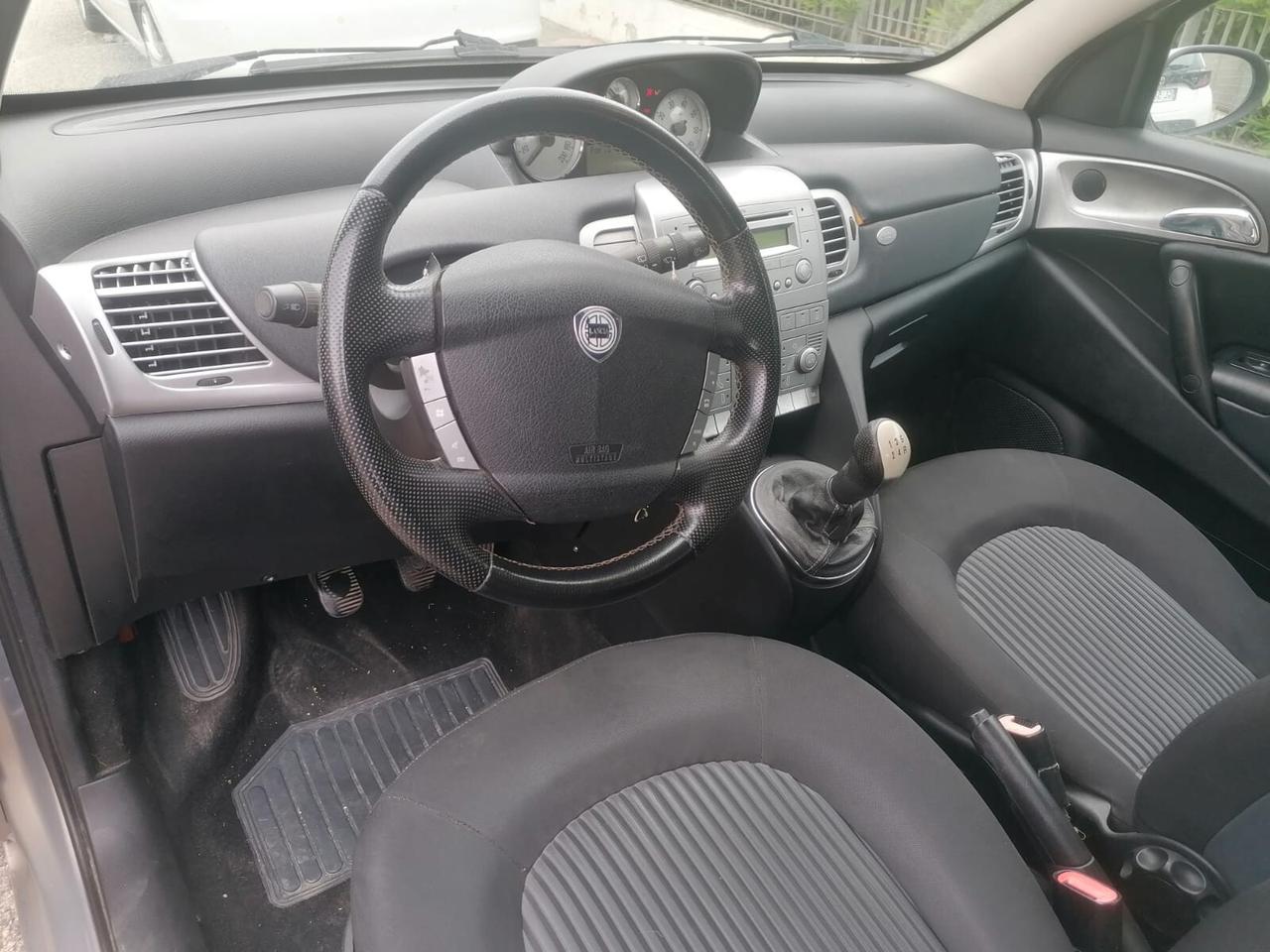 Lancia Ypsilon 1.3 MJT 75 CV Platino