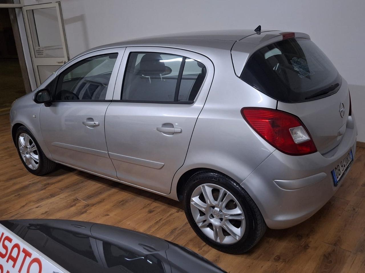 Opel Corsa 1.2 5 porte Cosmo