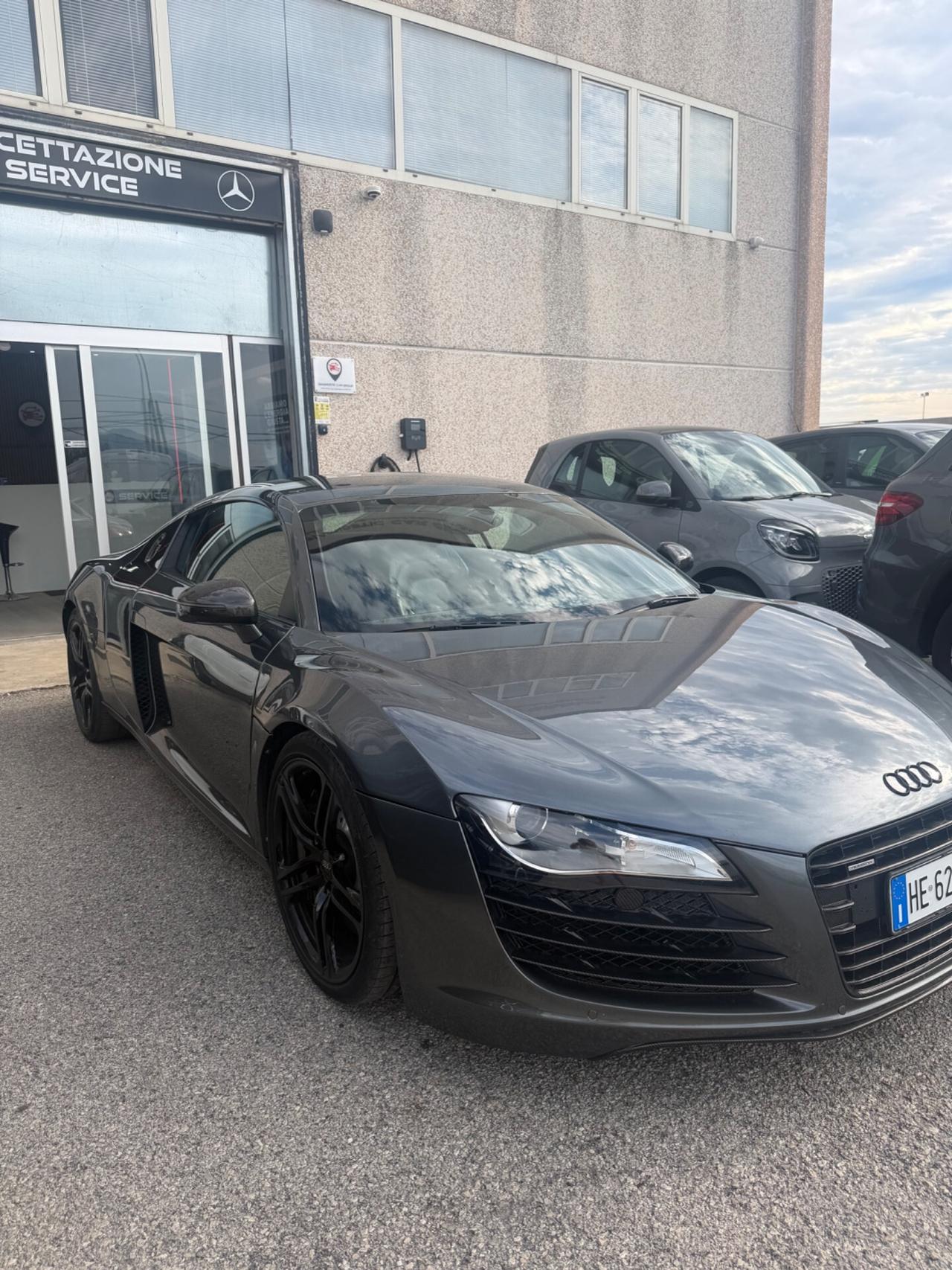 Audi R8 4.2 V8 FSI quattro R tronic