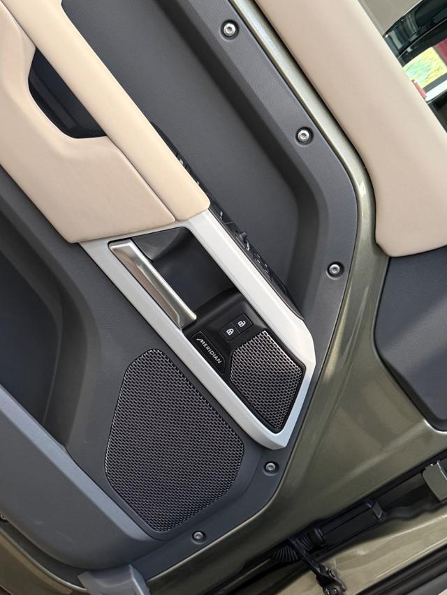 LAND ROVER Defender 110 3.0D I6 250 CV AWD Auto SE *GARANZIA 2029*