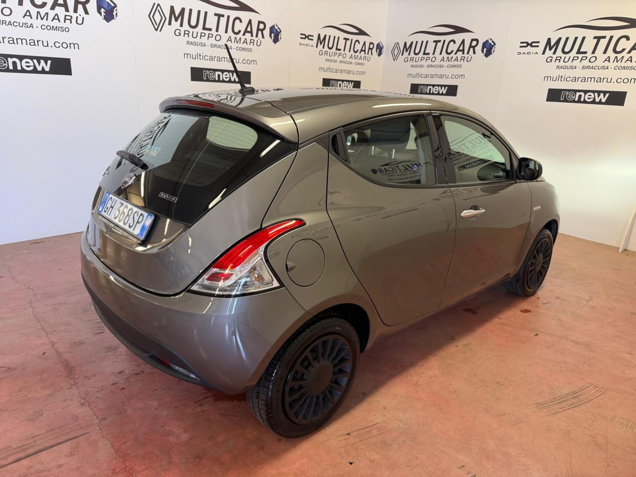 Lancia Ypsilon 1.0 FireFly 5P Hybrid Silver
