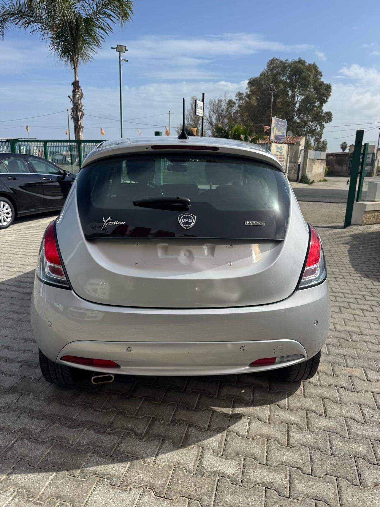 Lancia Ypsilon 1.2 69 CV 5 porte GPL Ecochic Silver