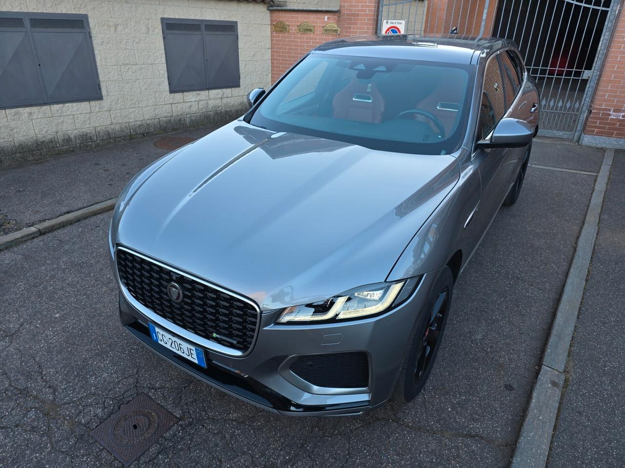 JAGUAR F-Pace R-Dynamic HSE 2.0d 204 CV AWD Auto.