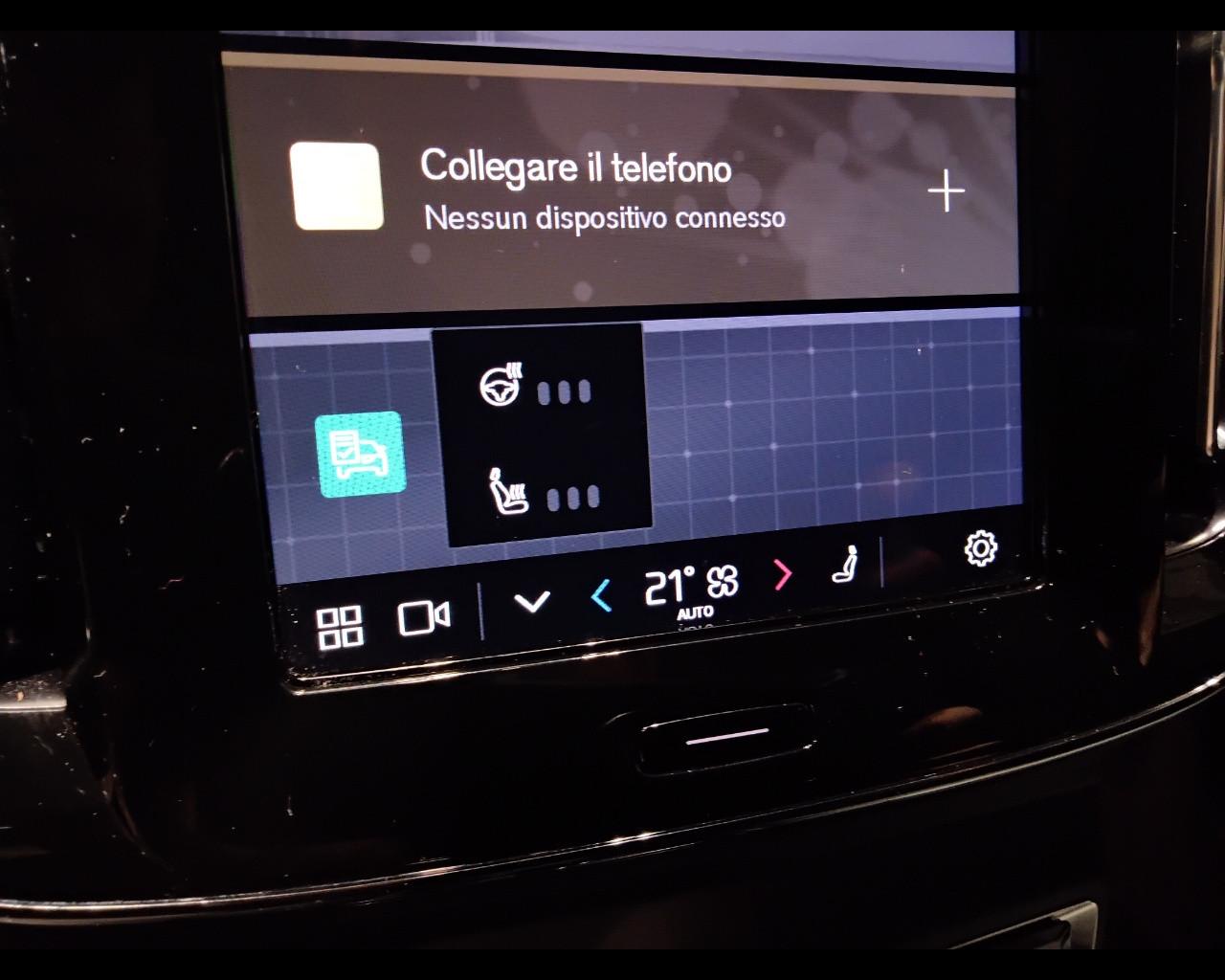 VOLVO XC40 2023 - XC40 2.0 b3 Plus Dark auto