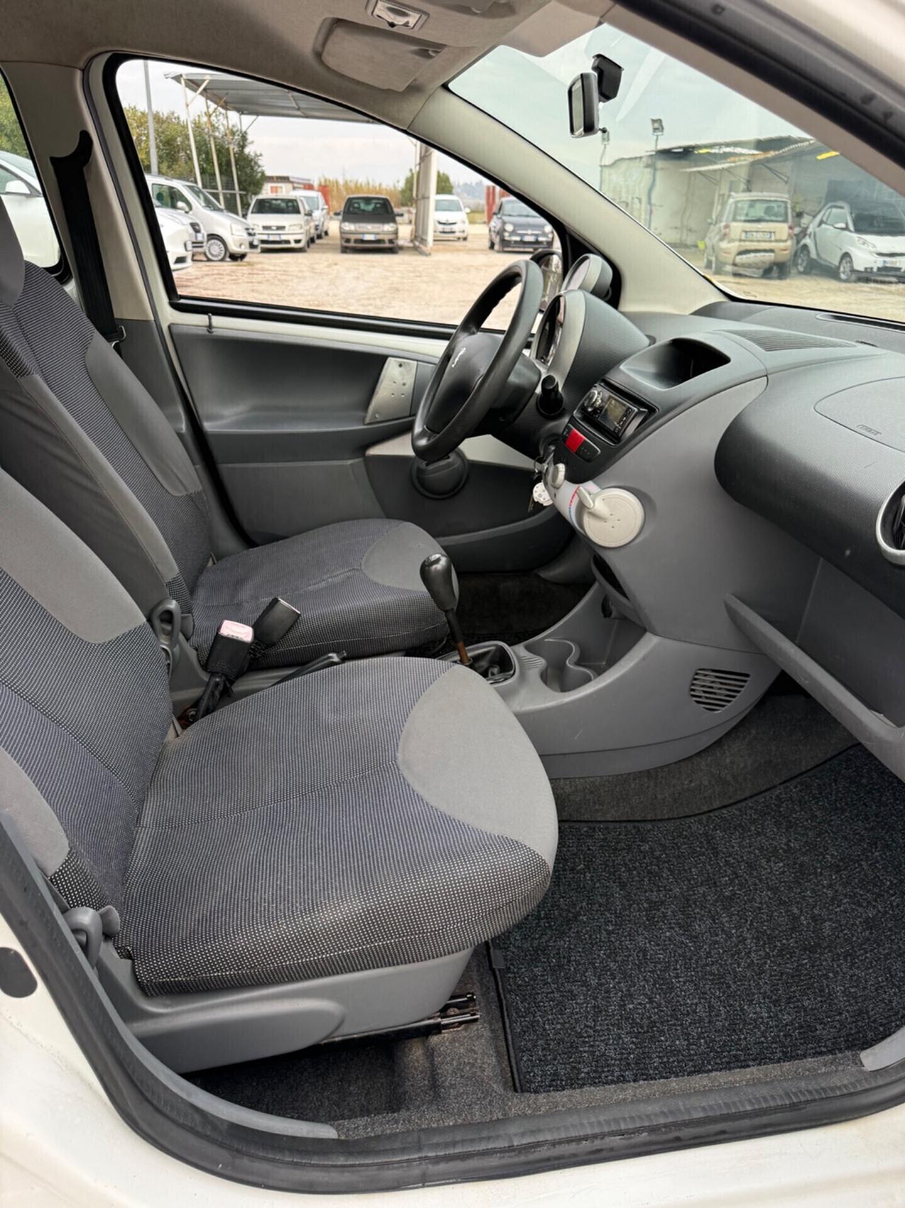 Peugeot 107 5porte 1.0 benzina 68cavalli NEOPATENTATI