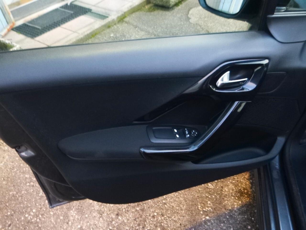 Peugeot 208 1.2 VTi 82 CV 5 porte Access NEOPATENTATI