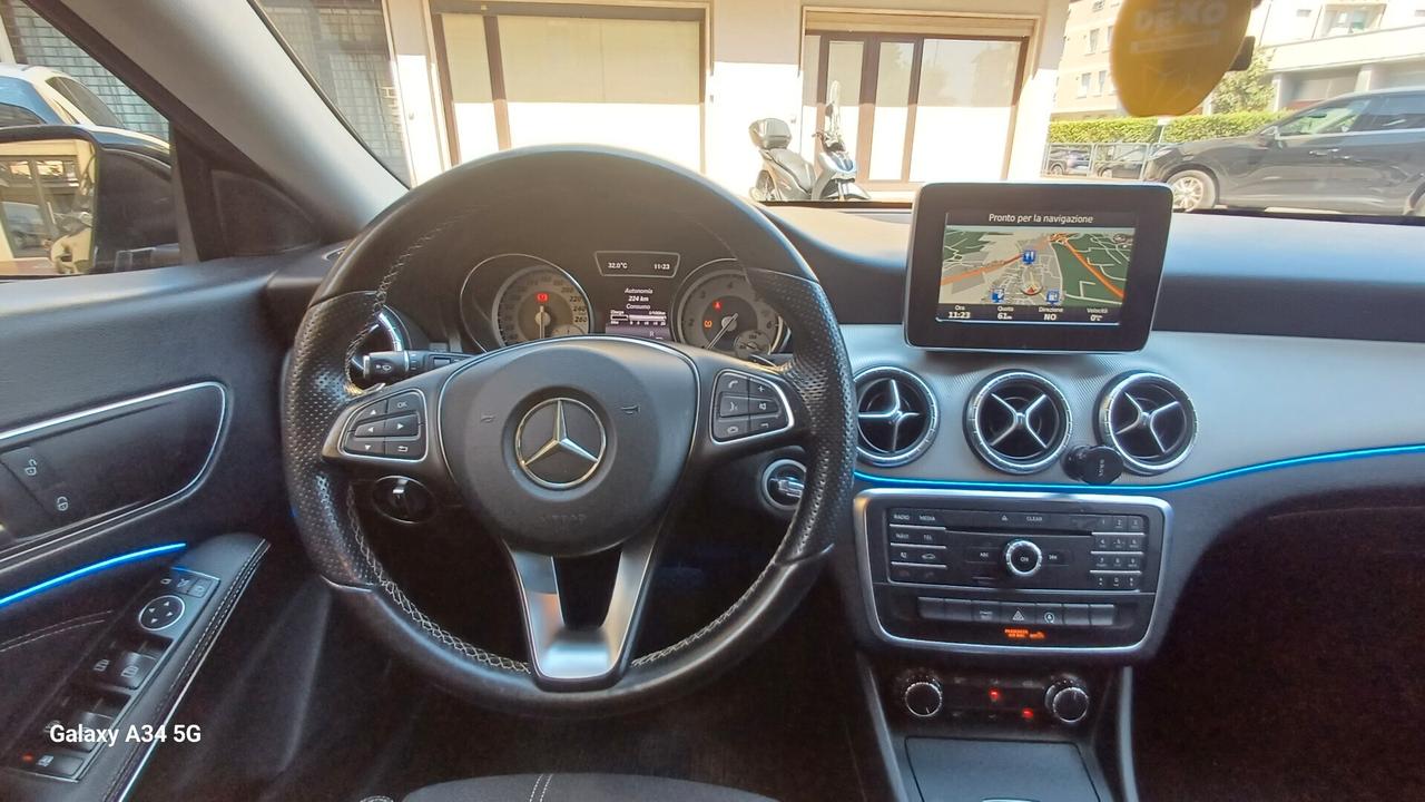 MERCEDES CLA 200 D SW AUTOMATIC PREMIUM DARK NIGHT