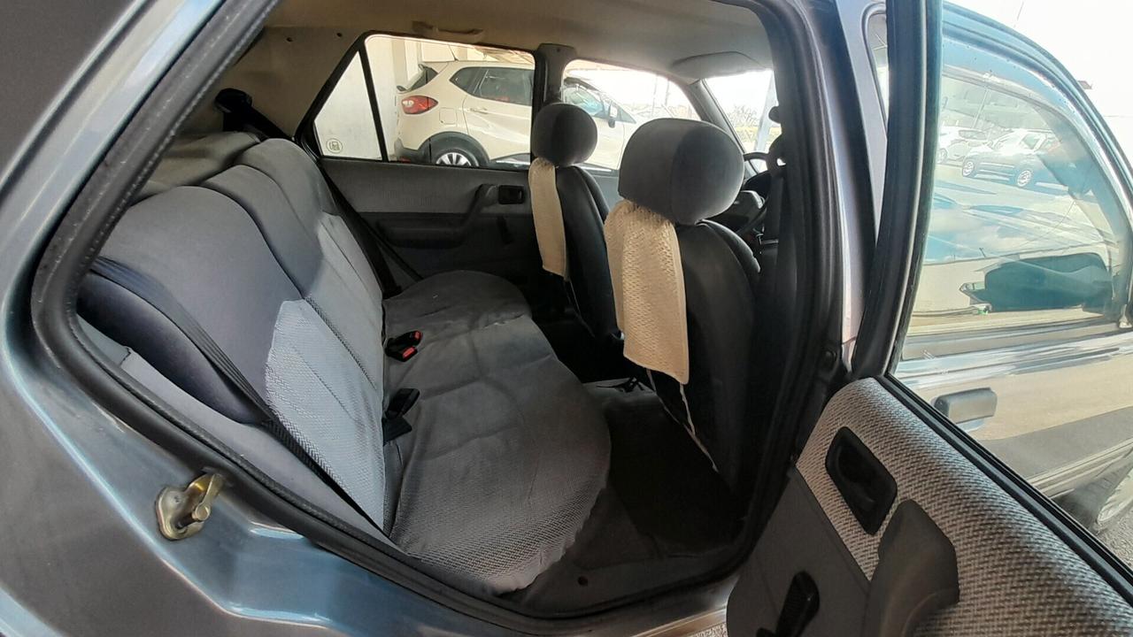 Ford Fiesta 1.1 5 porte Ghia