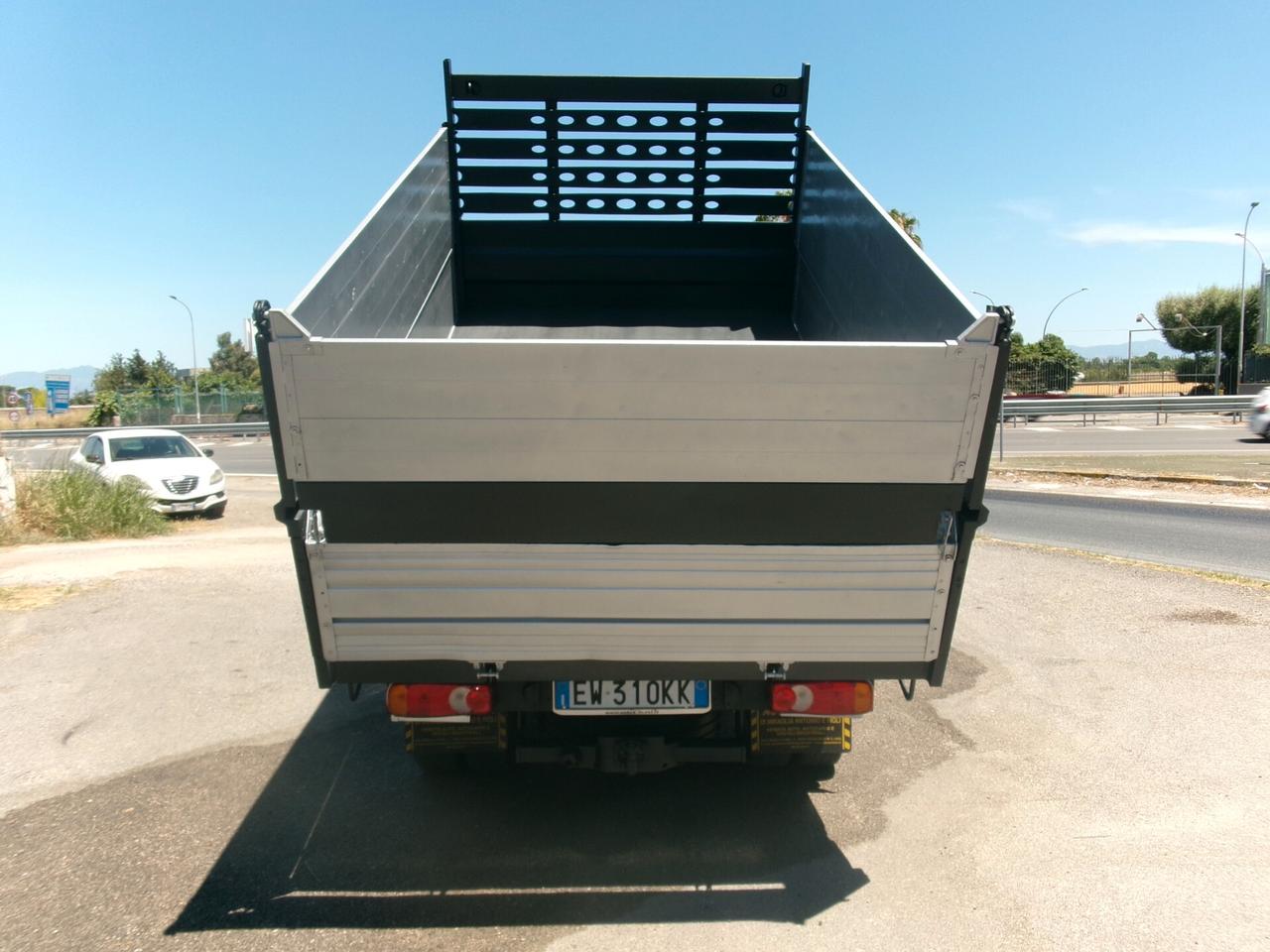 Nissan Cabstar NT 400 35-12 E5 RIBALTABILE TRILATERALE CON SOVRASPONDE GANCIO TRAINO