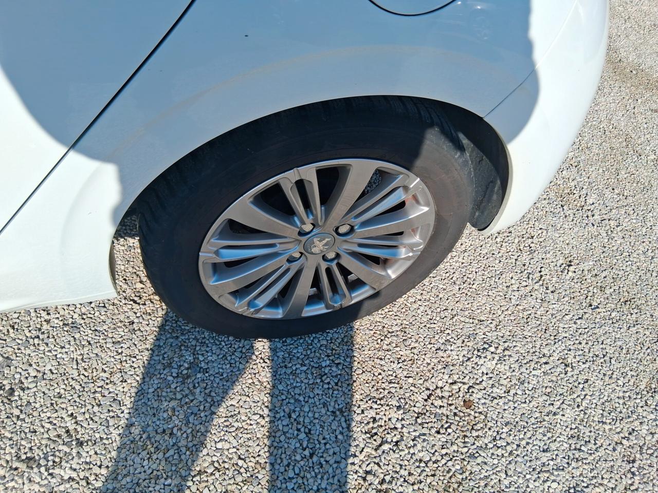 Peugeot 208 PureTech 82 5 porte Allure