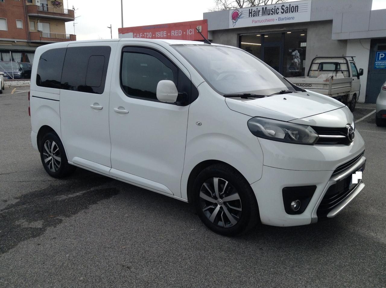 Toyota Proace Proace Verso 1.5D L0 D Luxury BELLISSIMO, 8 POSTI, VETRI OSCURATI, CERCHI IN LEGA TENUTO BENISSIMO!!