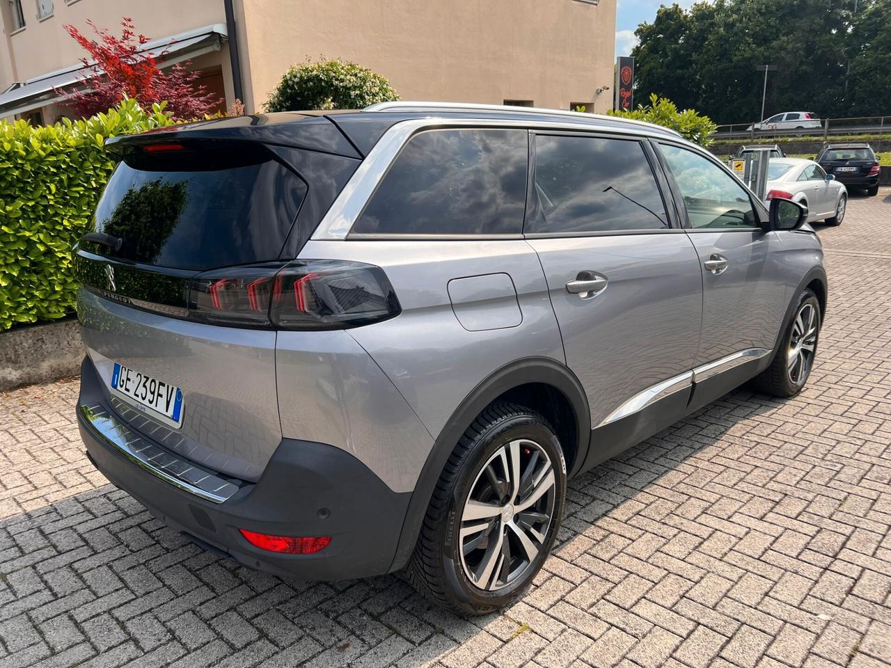 Peugeot 5008