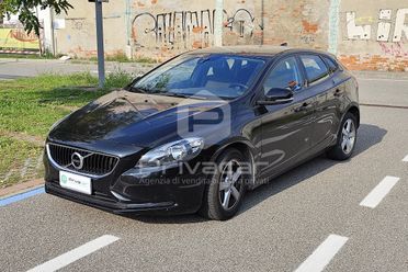 VOLVO V40 D2