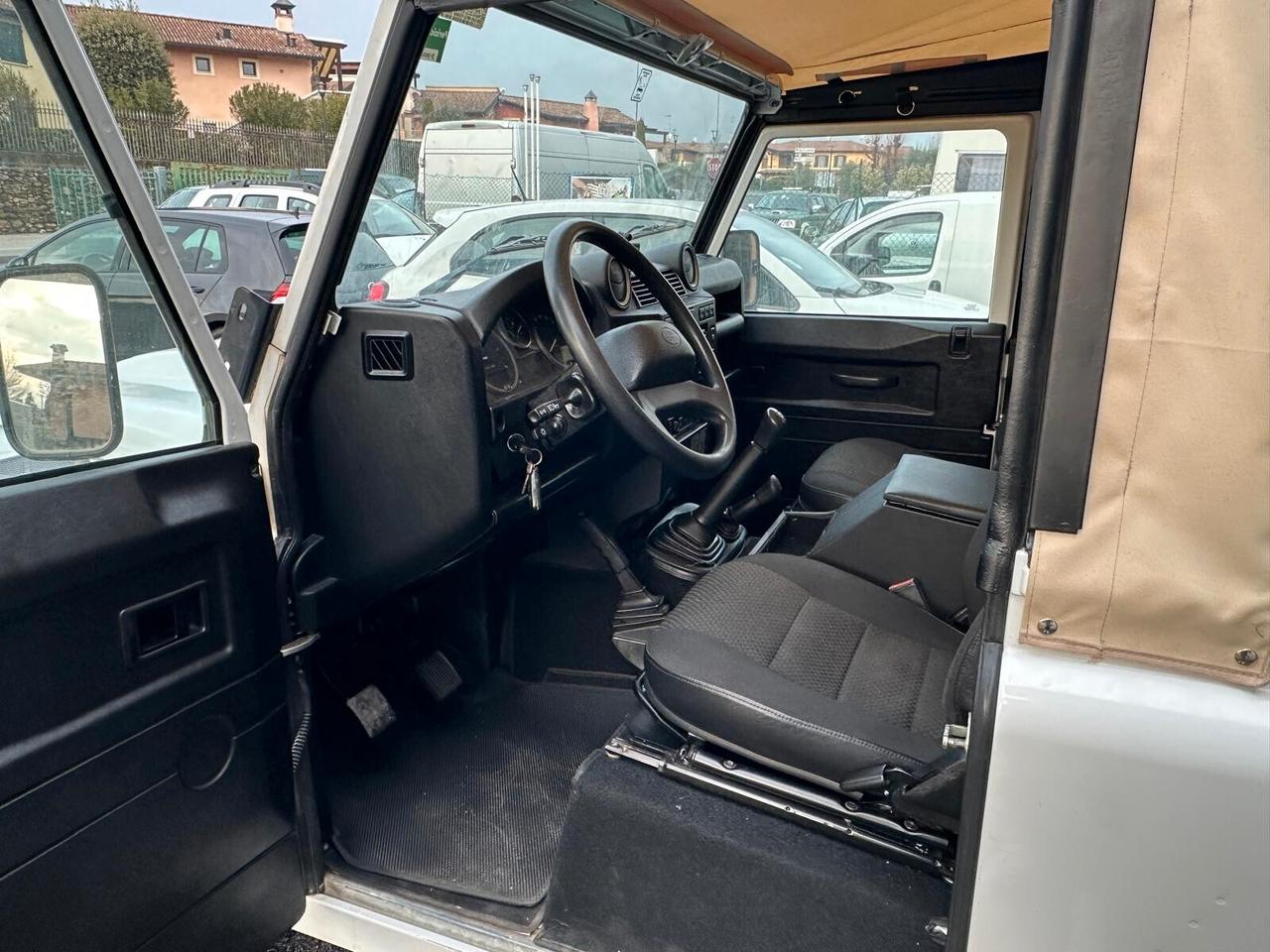 Land Rover Defender td4 90 Cabrio / Soft Top 6 posti