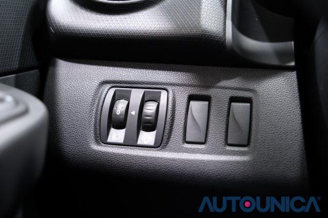 RENAULT Clio 1.2 75 CV 5 PORTE LIFE NEOPATENTATI