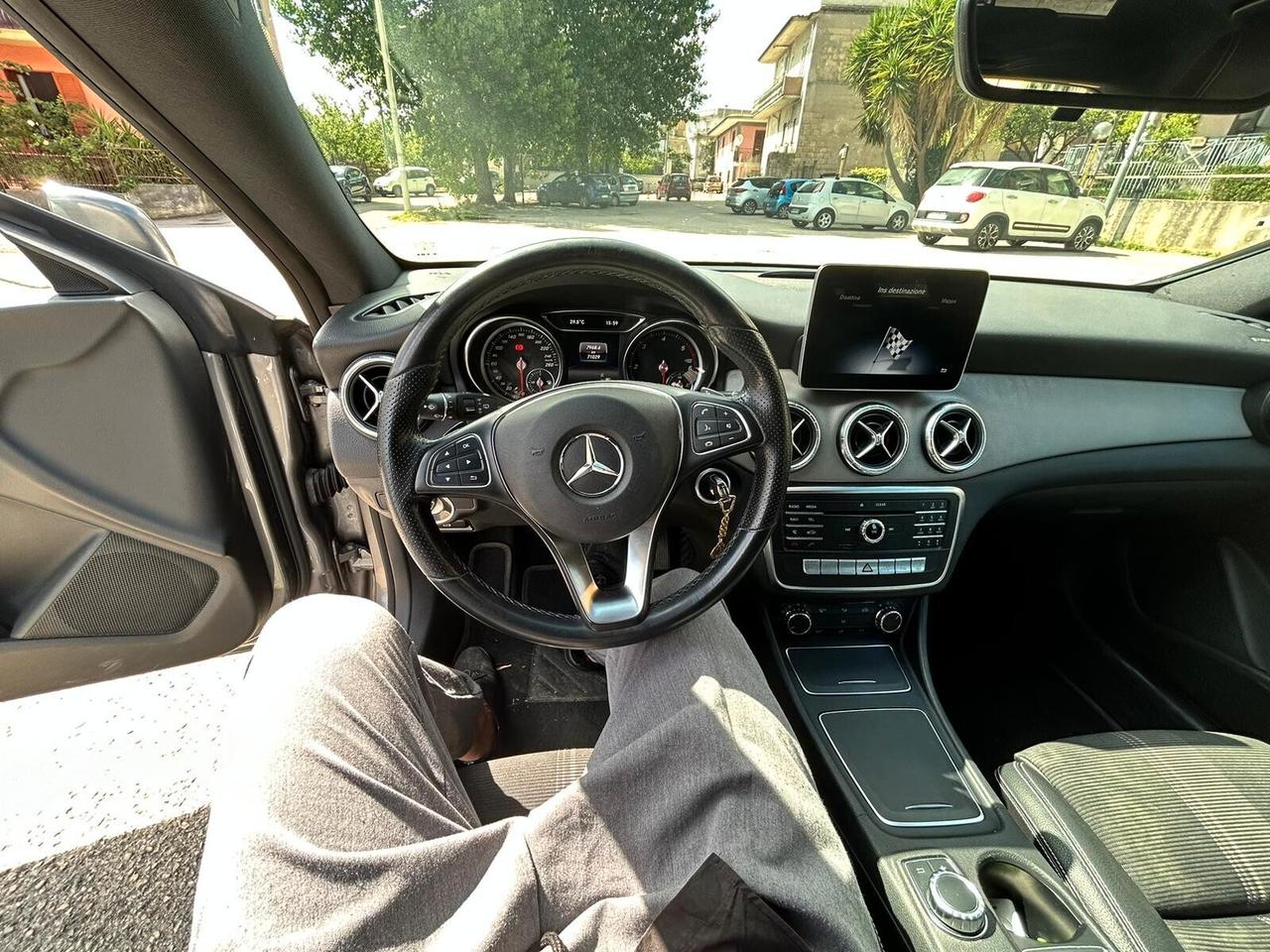 MERCEDES-BENZ CLA 200 d S.W. 4Matic Automatic Sport - 07/2019 - 75000 Km - 19500 €