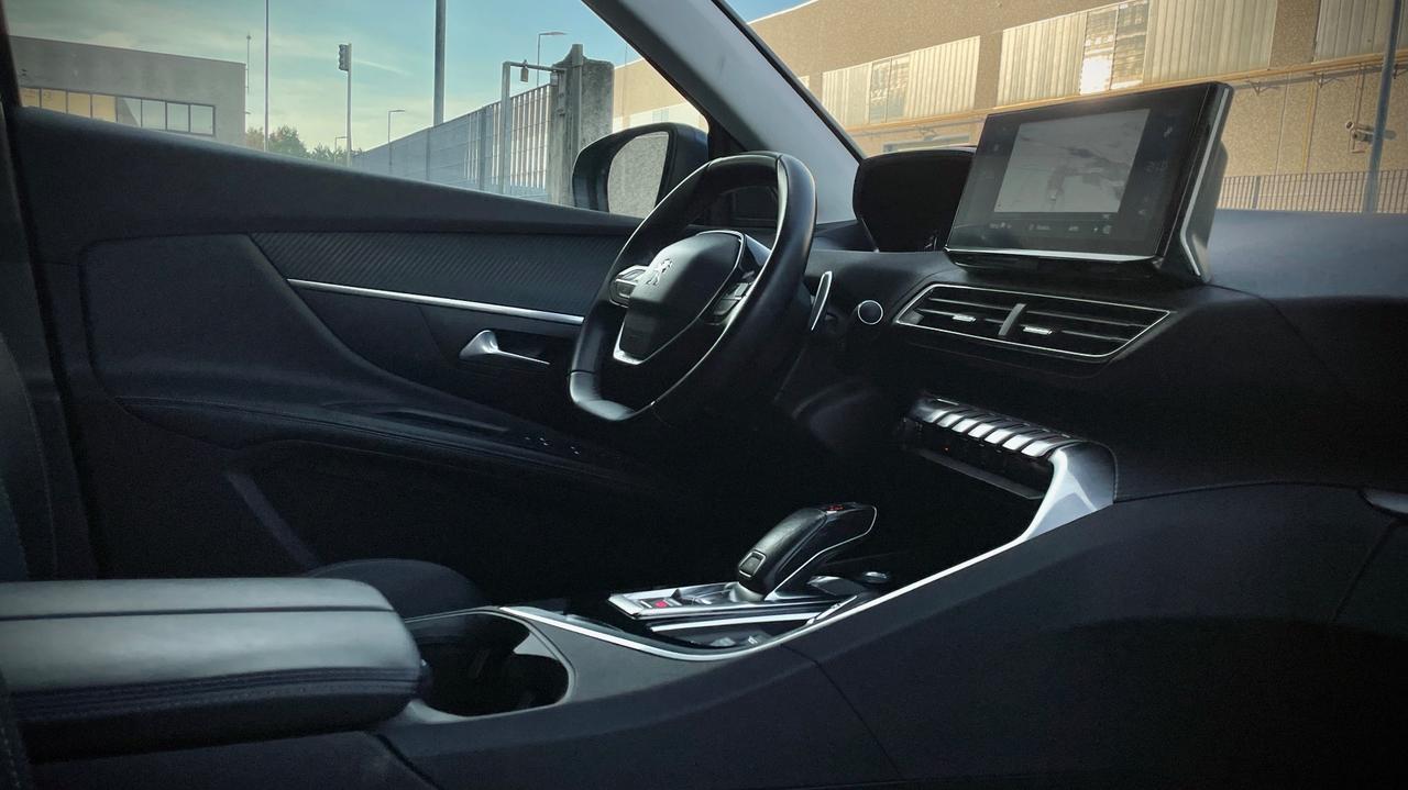 PEUGEOT 5008 1.5 ALLURE 131CV - SETTE POSTI, FULL LED, NEOPATENTATI