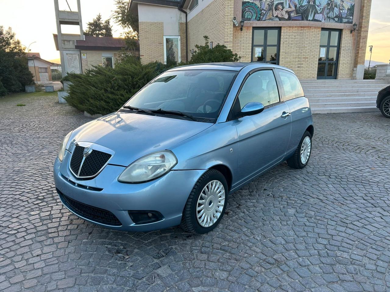 Lancia Ypsilon 1.3 MJT 75 CV Oro Targa DR379HT