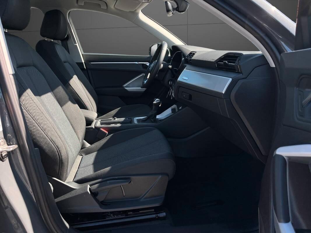 Audi Q3 45 1.4 tfsi e Business s-tronic