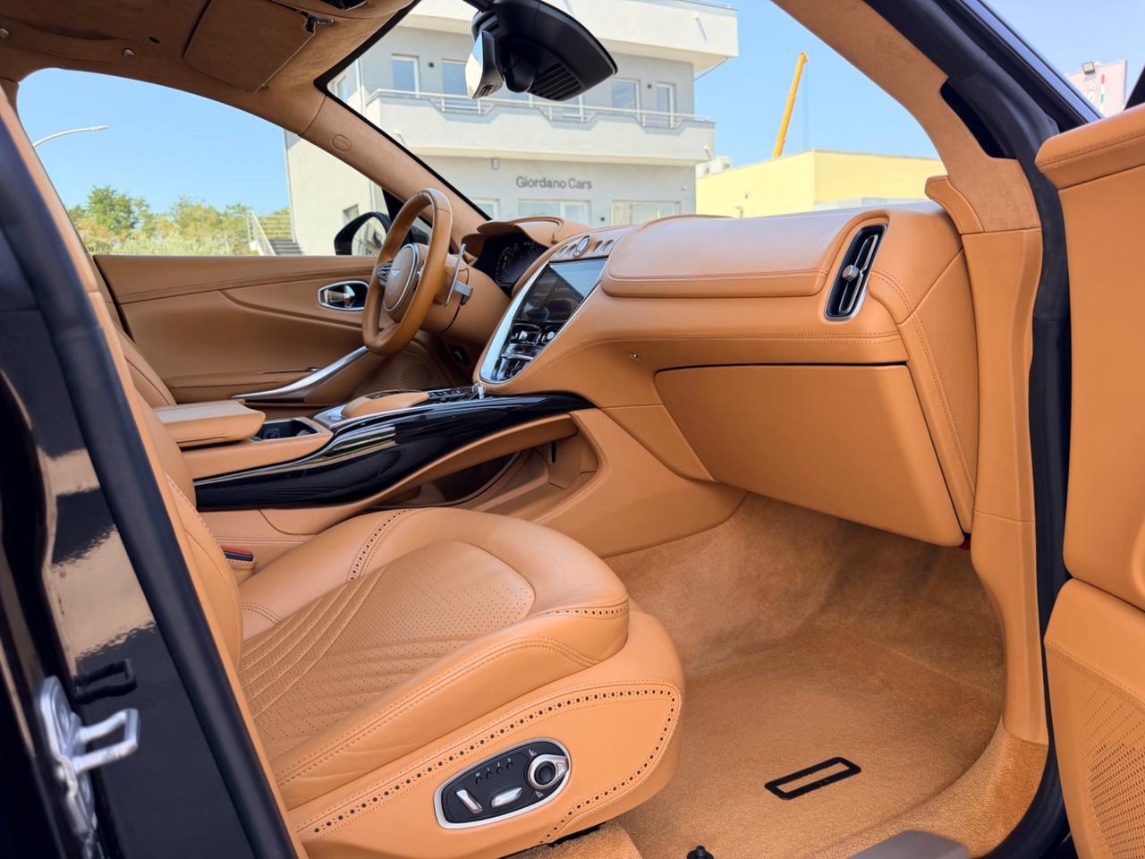 Aston Martin DBX in garanzia