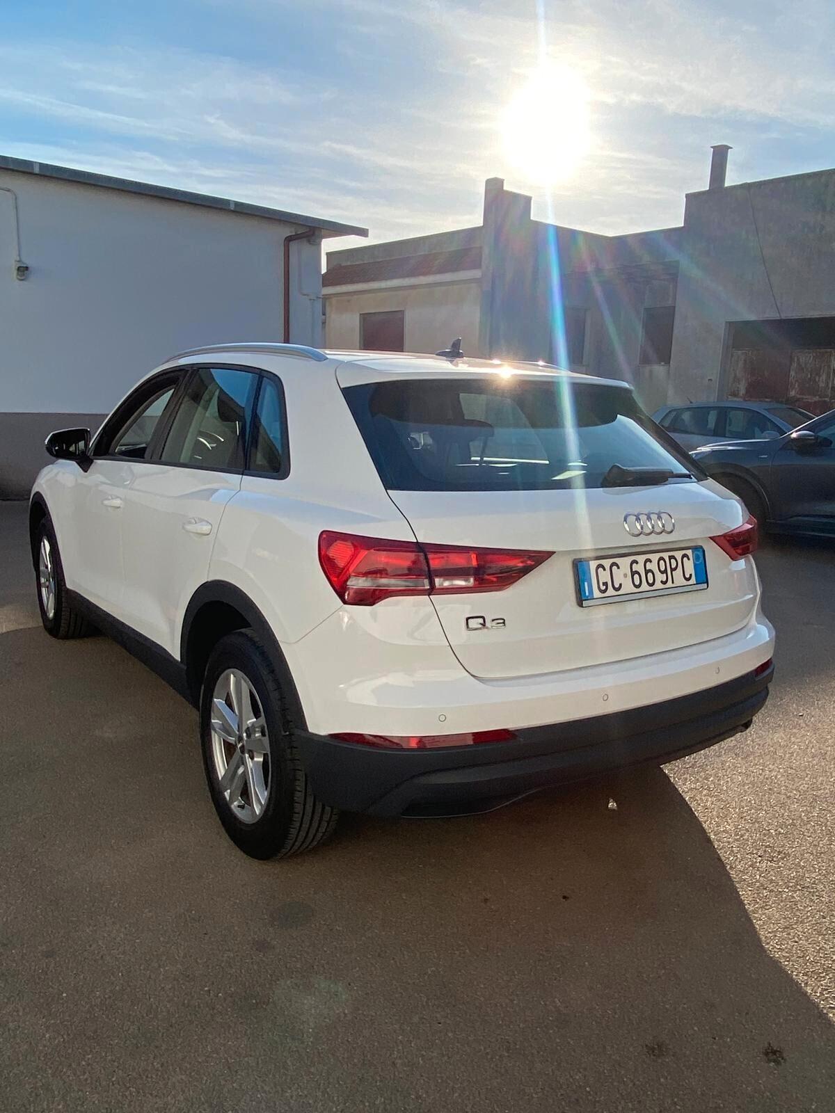 Audi Q3 35 TDI S tronic Business