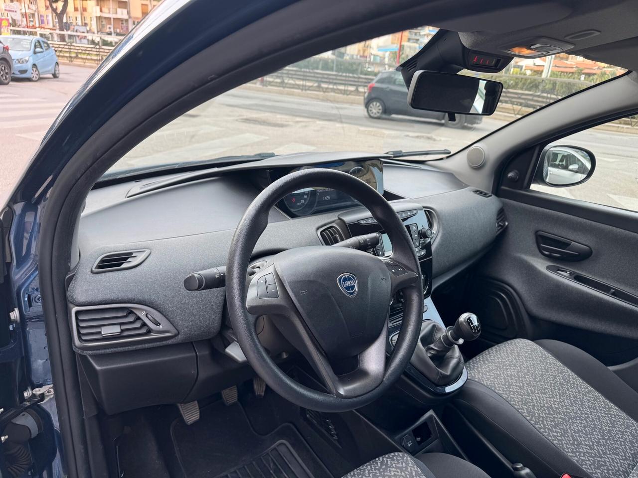 Lancia Ypsilon 1.0 FireFly 5 porte S&S Hybrid Ecochic Silver