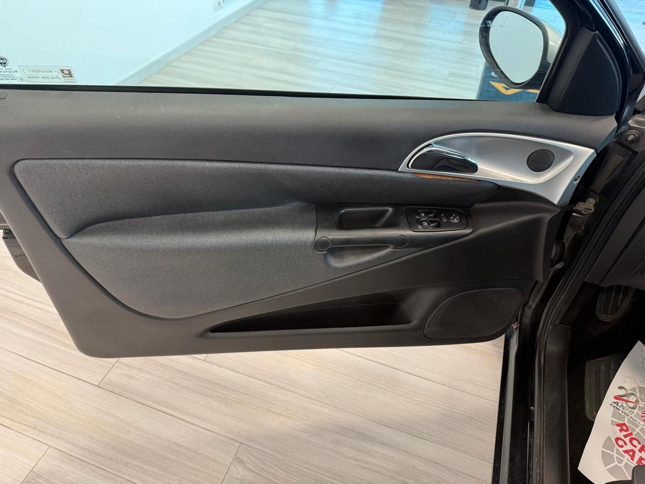 Lancia Ypsilon 1.2 69 CV Unyca