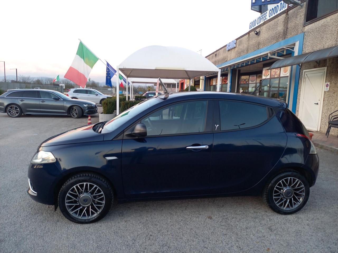 Lancia Ypsilon 1.2 69 CV 5 porte Gold