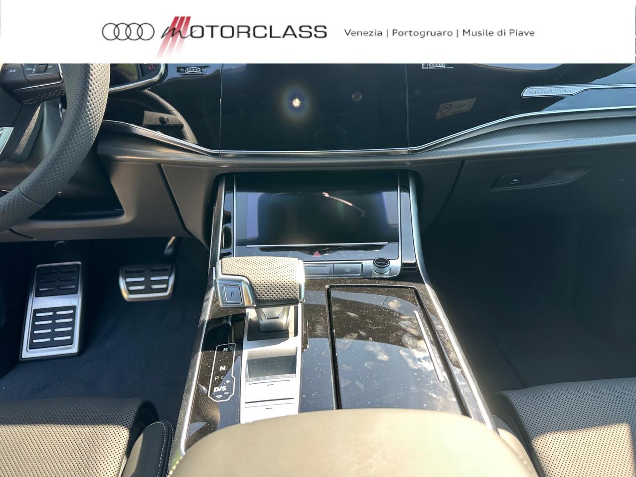 Audi RSQ8 rs 4.0 v8 mhev 48v 640cv performance tiptronic