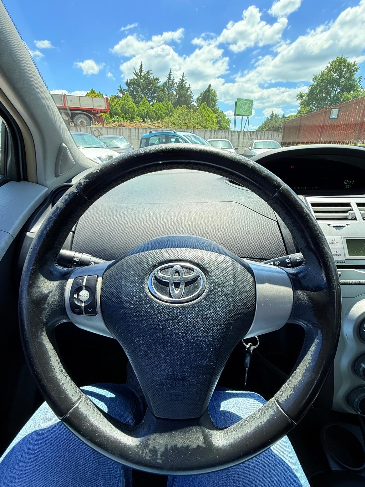 Toyota Yaris 1.0 5 porte Sol