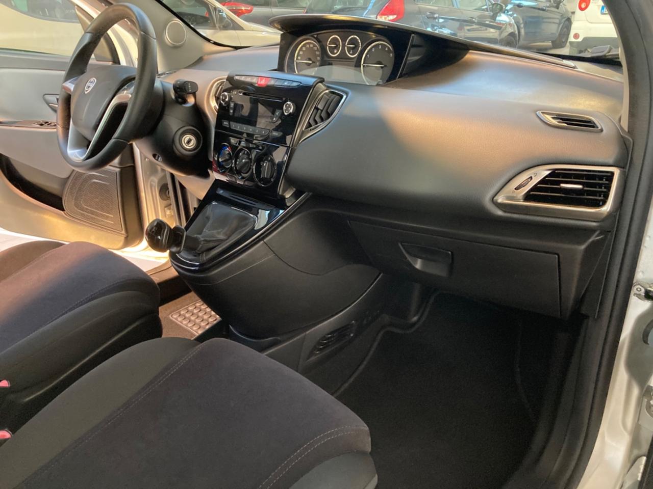 Lancia Ypsilon 1.2 69 CV 5 porte Gold km. Originali