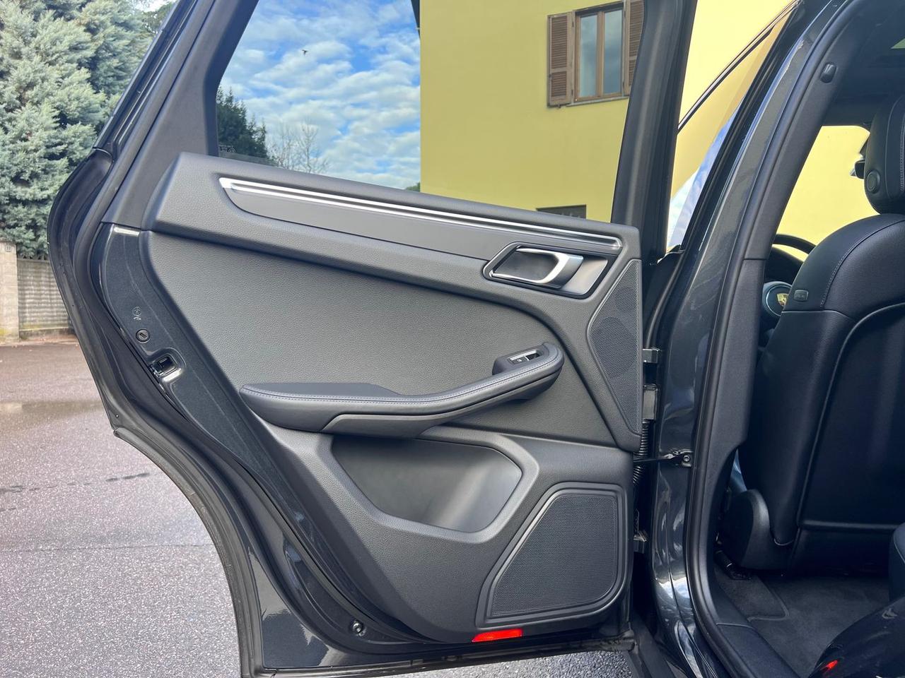 Porsche Macan 2.0 S #8216