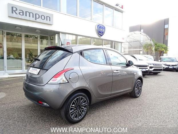 Lancia Ypsilon 1.0 FireFly 5 porte S&S Hybrid Oro