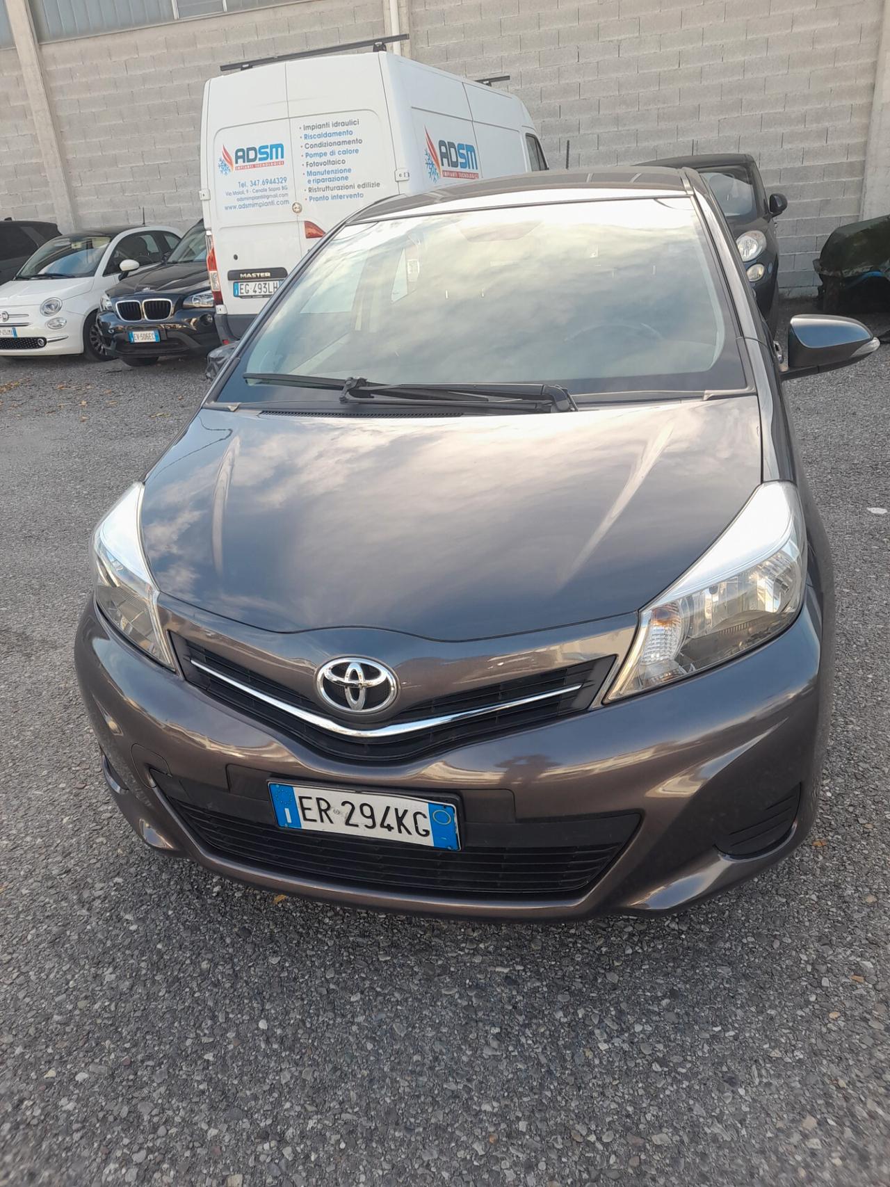 Toyota yaris 1000 benzina