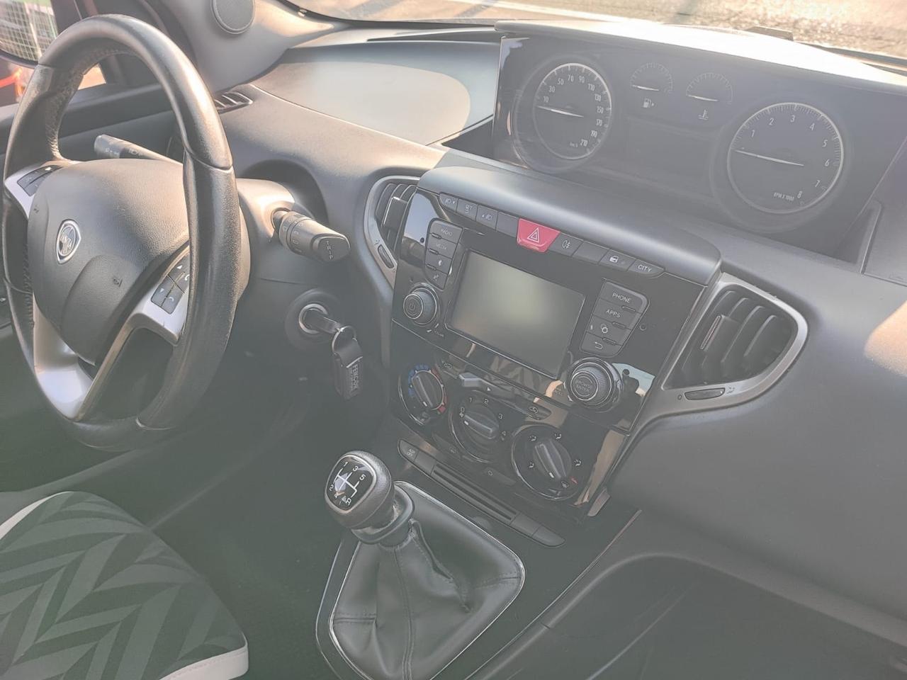 Lancia Ypsilon 1.2 69 CV 5 porte Platinum