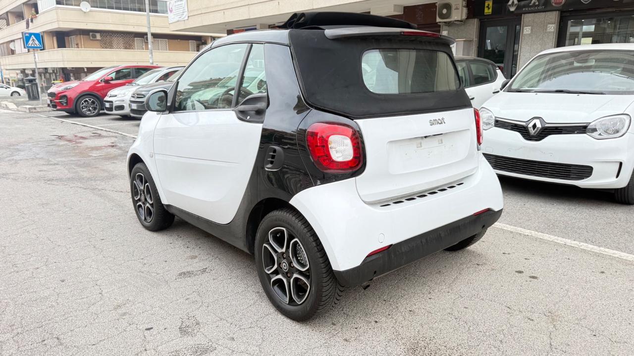 Smart ForTwo 90 0.9 T twinamic CABRIO PASSION LED NAVI KAMERA PDC PACK AMBIENT PACK SPORT PDC