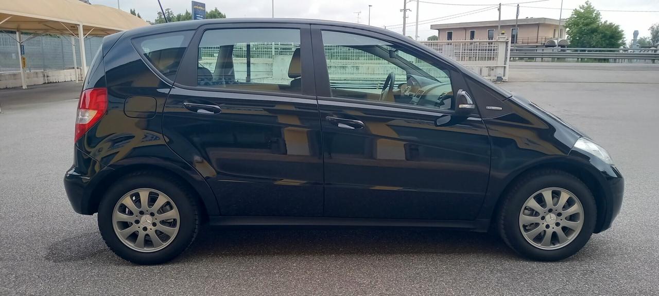 Mercedes-Benz Classe A 160 Benzina cc. 1.5 CV. 95 Cambio Manuale 5 Porte 5 Posti SOLO 62.060 KM. Utilizzabile anche per i Neopatentati.
