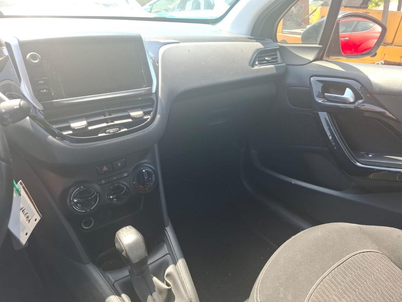PEUGEOT 208 BLACKLINE VA IN MOTO SINISTRATA