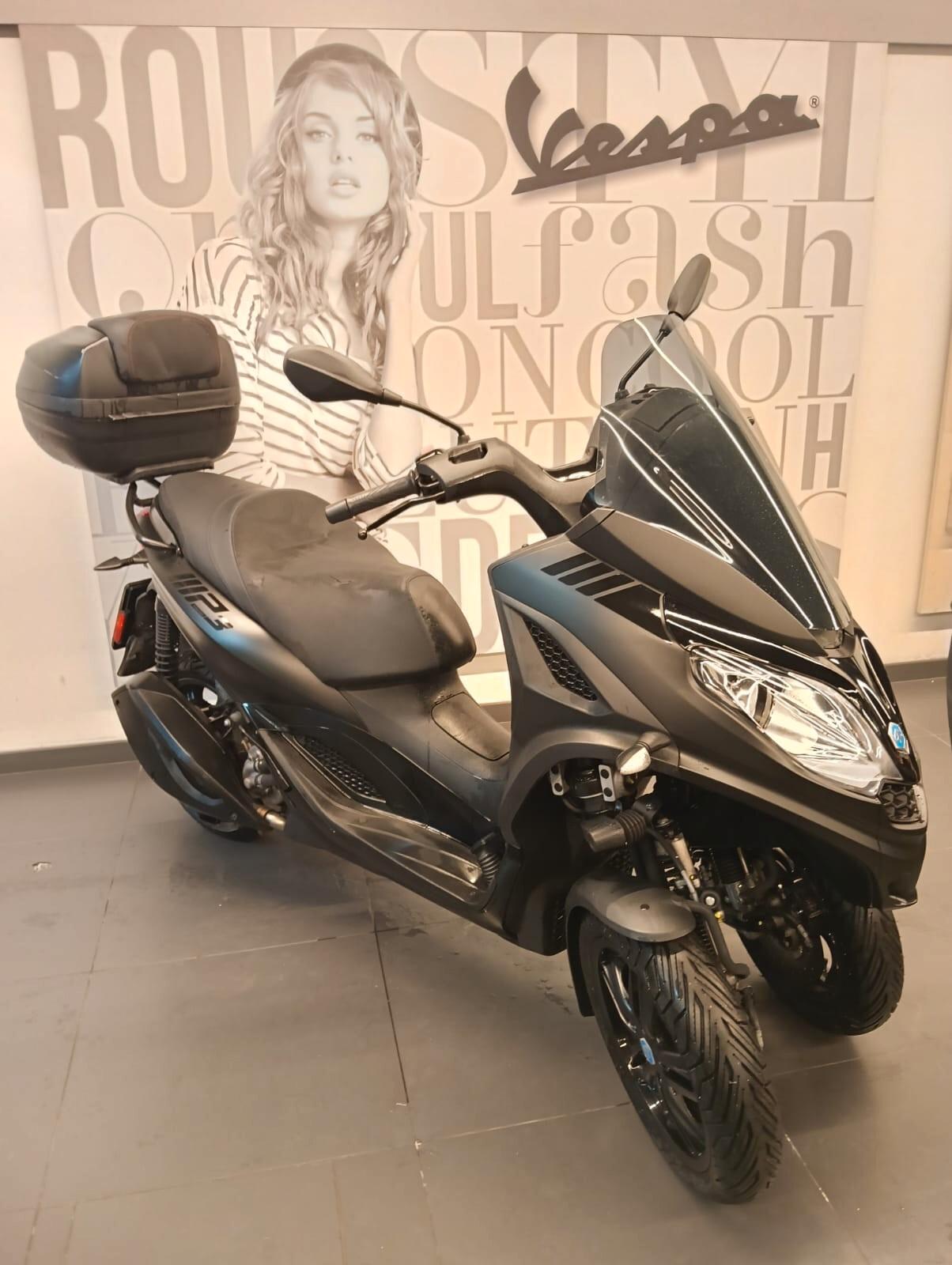 Piaggio MP3 300 hpe DEEP BLACK E5 ABS ASR