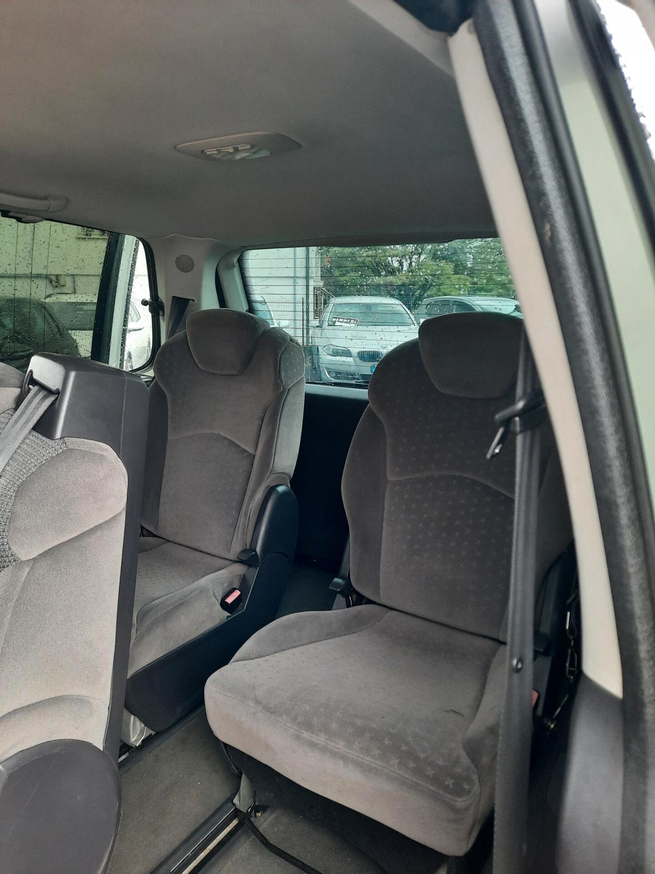 Peugeot 807 2.0 HDi FAP SV 7 POSTI