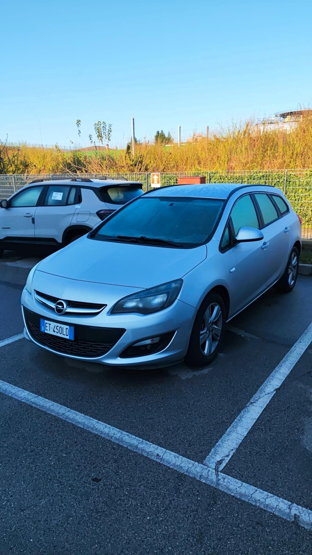 Opel Astra 1.7 CDTI - 2013